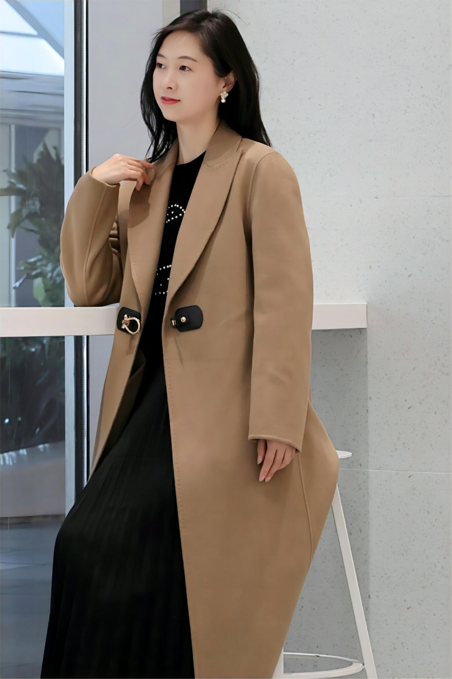 子诺女装珍珠羊毛衫模特展示1