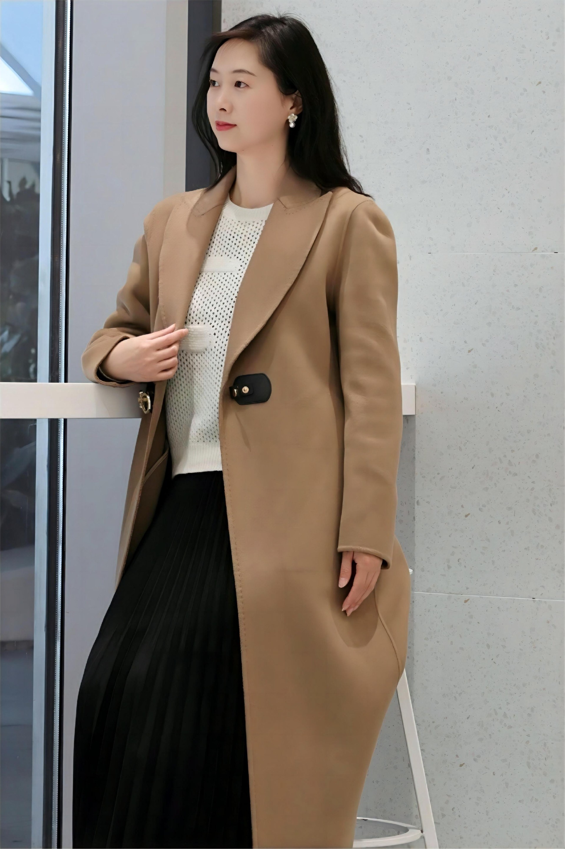 子诺女装镂空羊毛衫模特展示