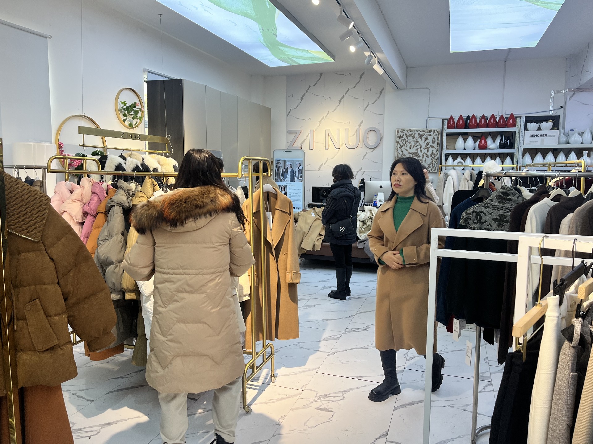 子诺女装工厂总部展厅1